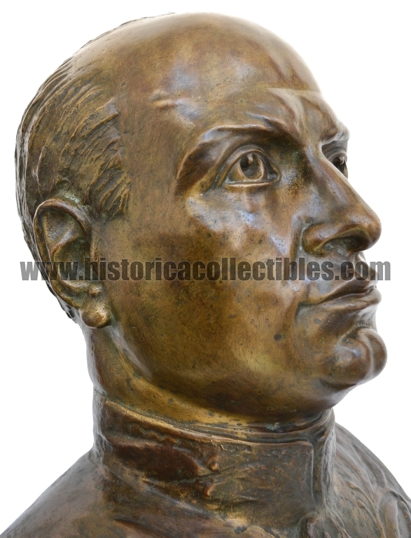 Busto di Benito Mussolini, statua del Duce, ex primo ministro italiano -   Italia