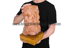 Erma dell'Imperatore Carlo Magno, scolpita in marmo rosso di Verona, XVI secolo